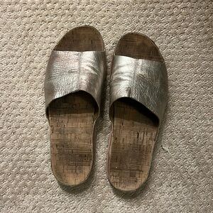 Korkease Tutsi slides. Size 9. Great condition!